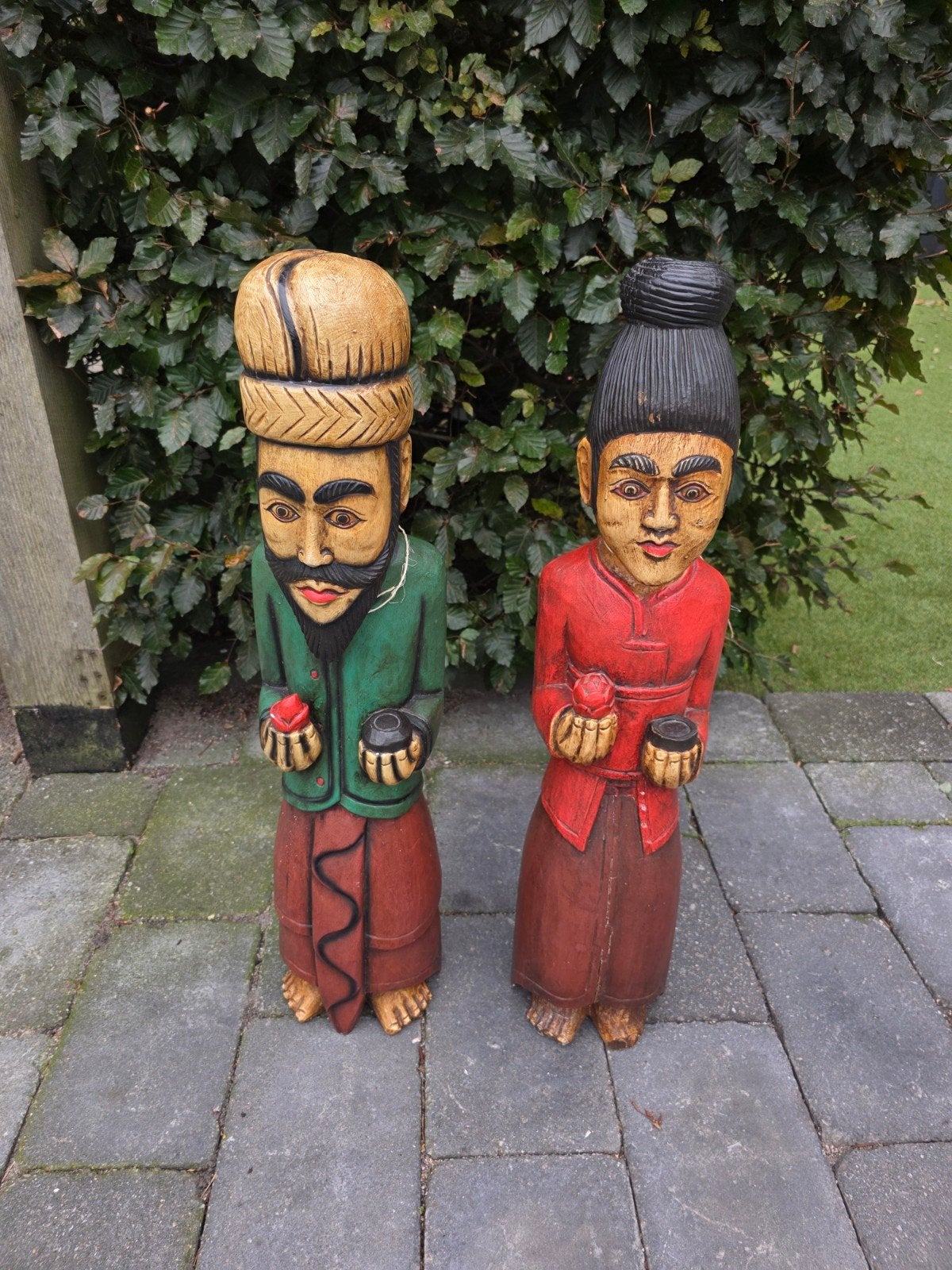 Set van 2 handgesneden houten beelden - Aziatische figuren, Ophalen, Groep mensen, 50 - 100 cm, Beeld