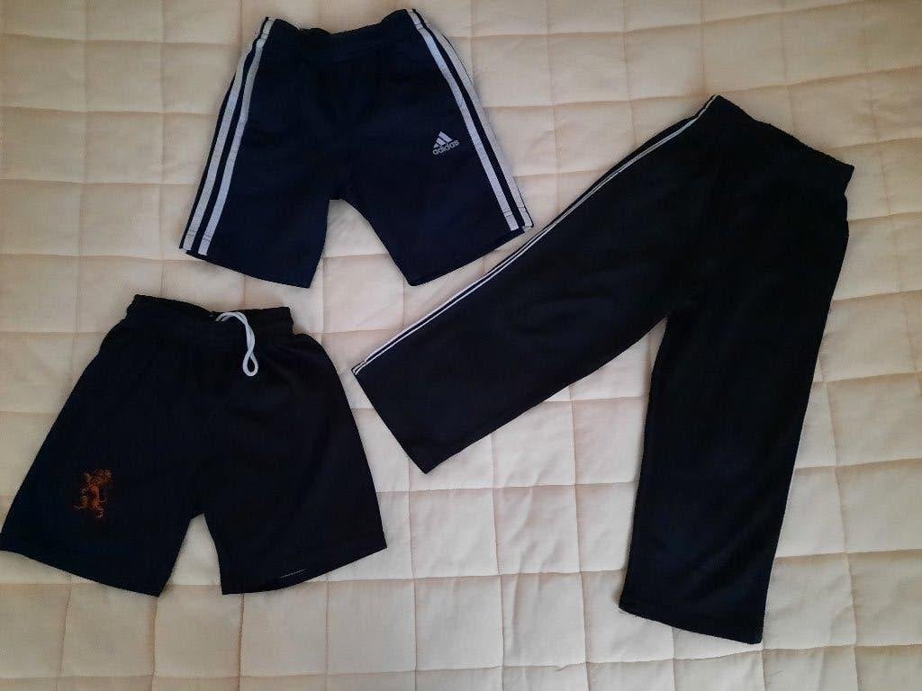 1 zwarte sportbroek maat 92-98 ( art. 42-2 ), Ophalen of Verzenden, Zo goed als nieuw, Jongen of Meisje, Sport- of Zwemkleding