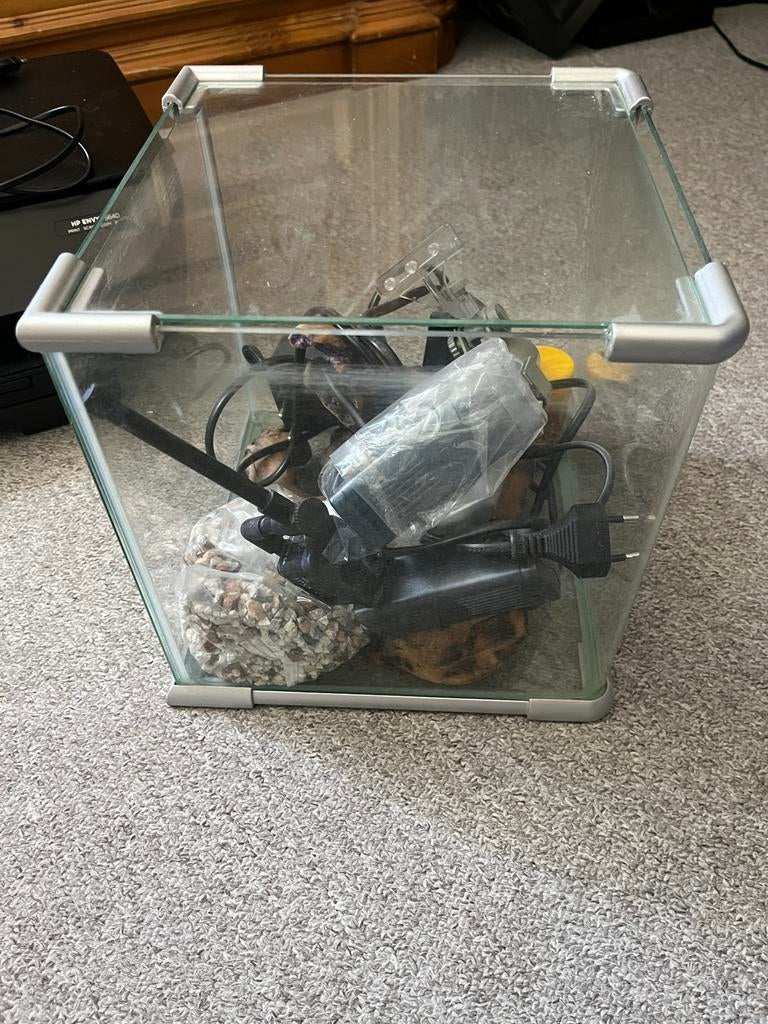 Klein aquarium, Ophalen, Inclusief toebehoren, Zo goed als nieuw, Leeg aquarium