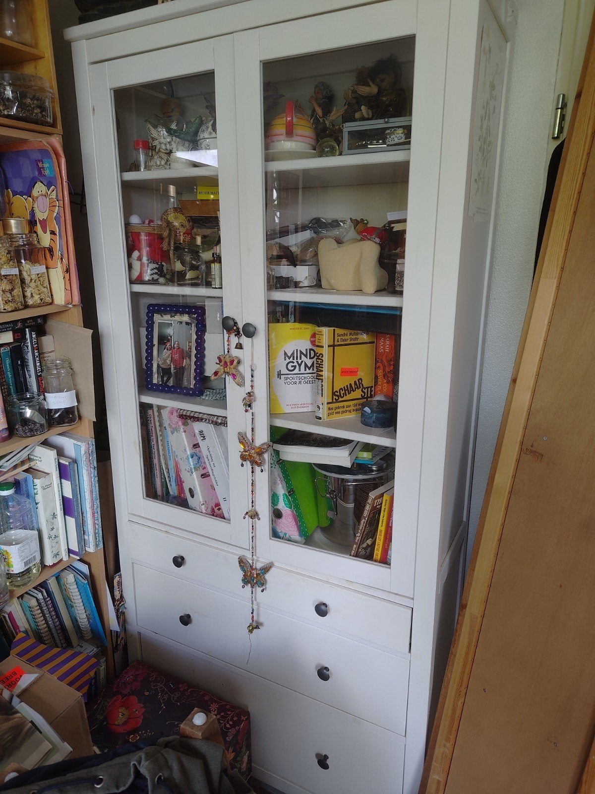 Gratis Hemnes vitrine kast, Ophalen, Gebruikt, 50 tot 100 cm, 150 tot 200 cm