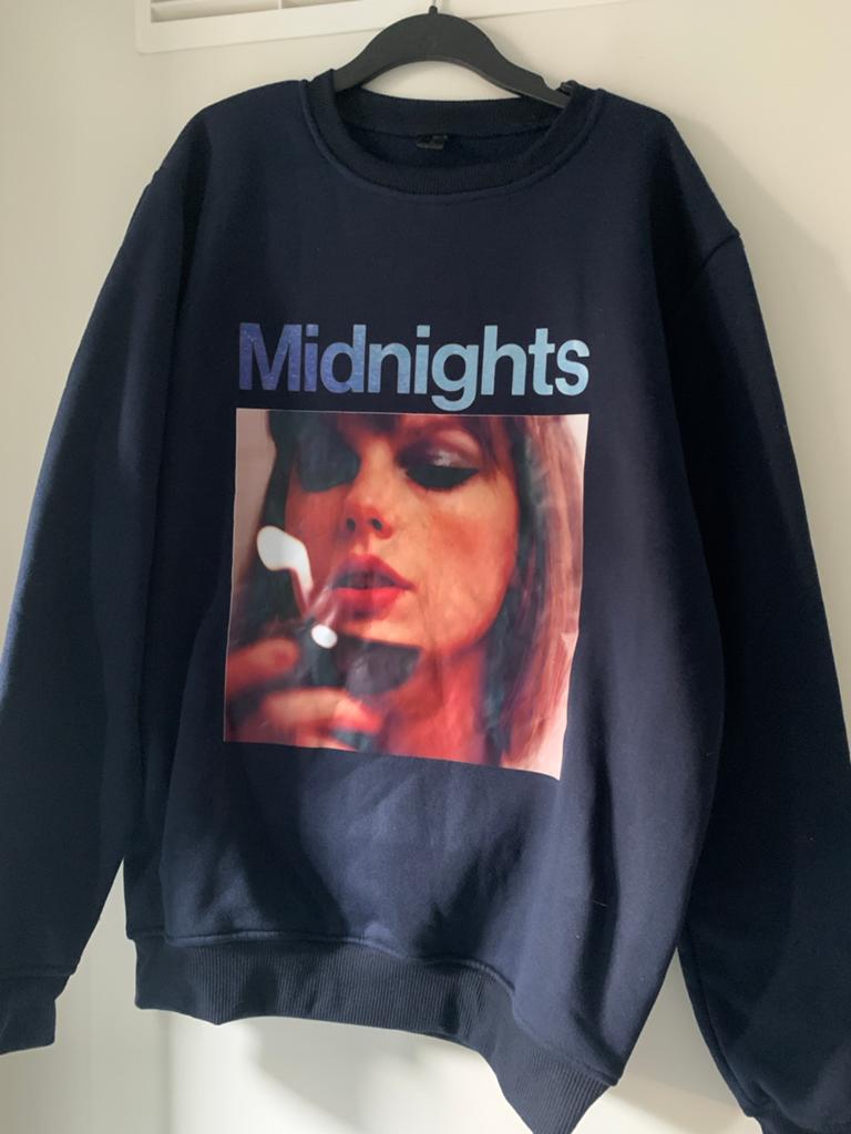 Taylor Swift Midnights Sweater Maat M, Verzamelen, Ophalen of Verzenden, Zo goed als nieuw