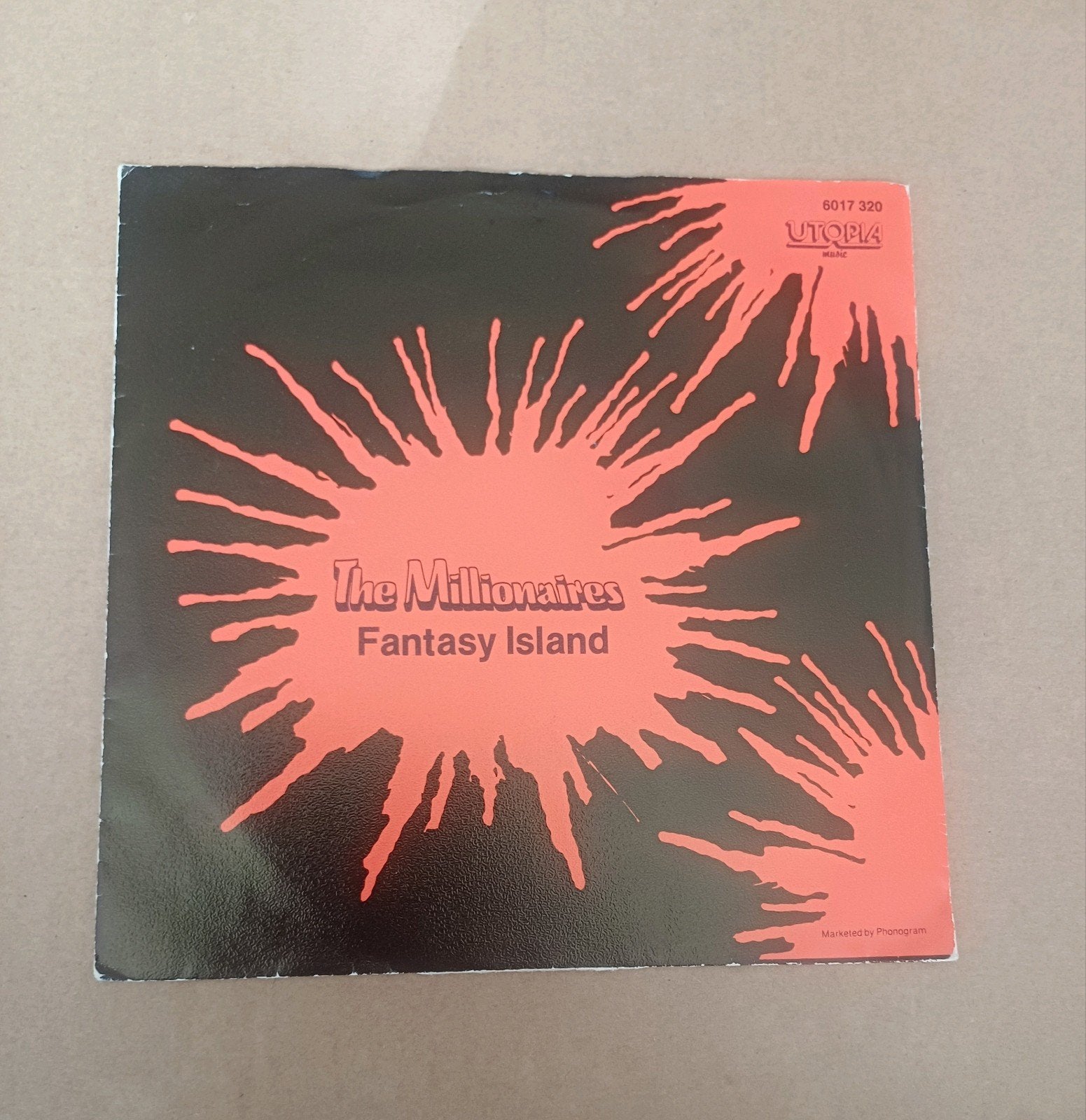 The Millionaires - Fantasy Island, Beschermende buitenhoes, Ophalen of Verzenden, Gebruikt, Pop