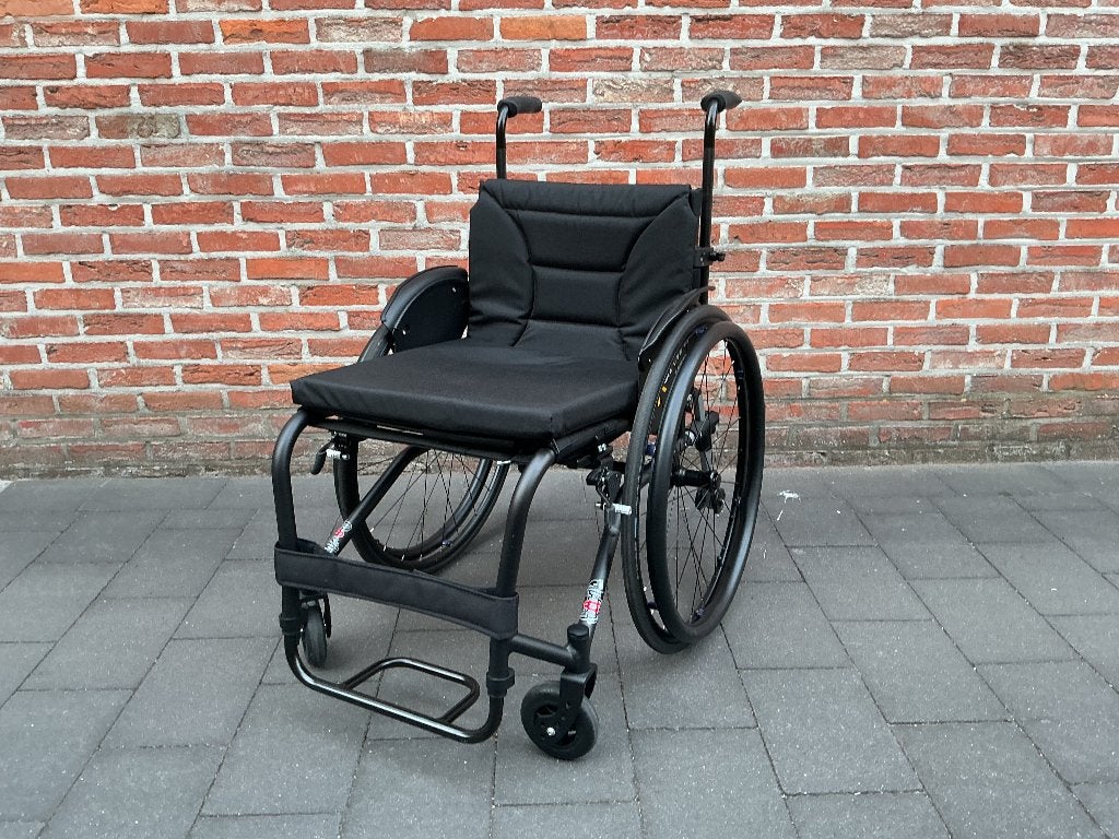Actieve rolstoel Vermeiren Sagitta zwart zo goed als nieuw, Ophalen, Zo goed als nieuw, Handbewogen rolstoel