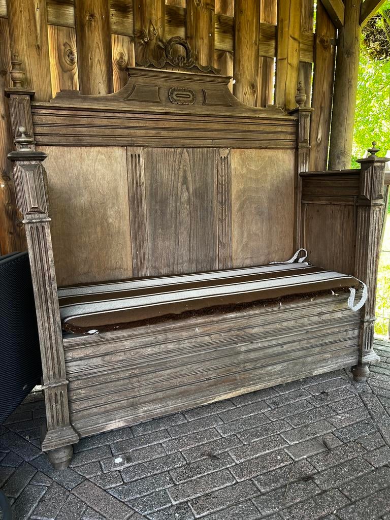 Antieke kloosterbank, Ophalen