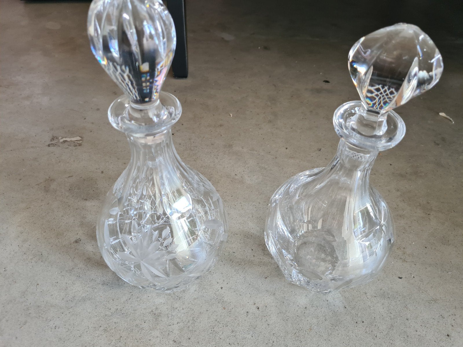 2 stuks kristallen karaffen met stop, Ophalen