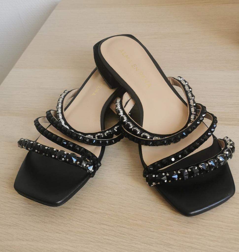 Dames slippers sandalen kleine hakje maat 40, Kleding | Dames, Schoenen, Ophalen of Verzenden, Zo goed als nieuw, Sandalen of Muiltjes