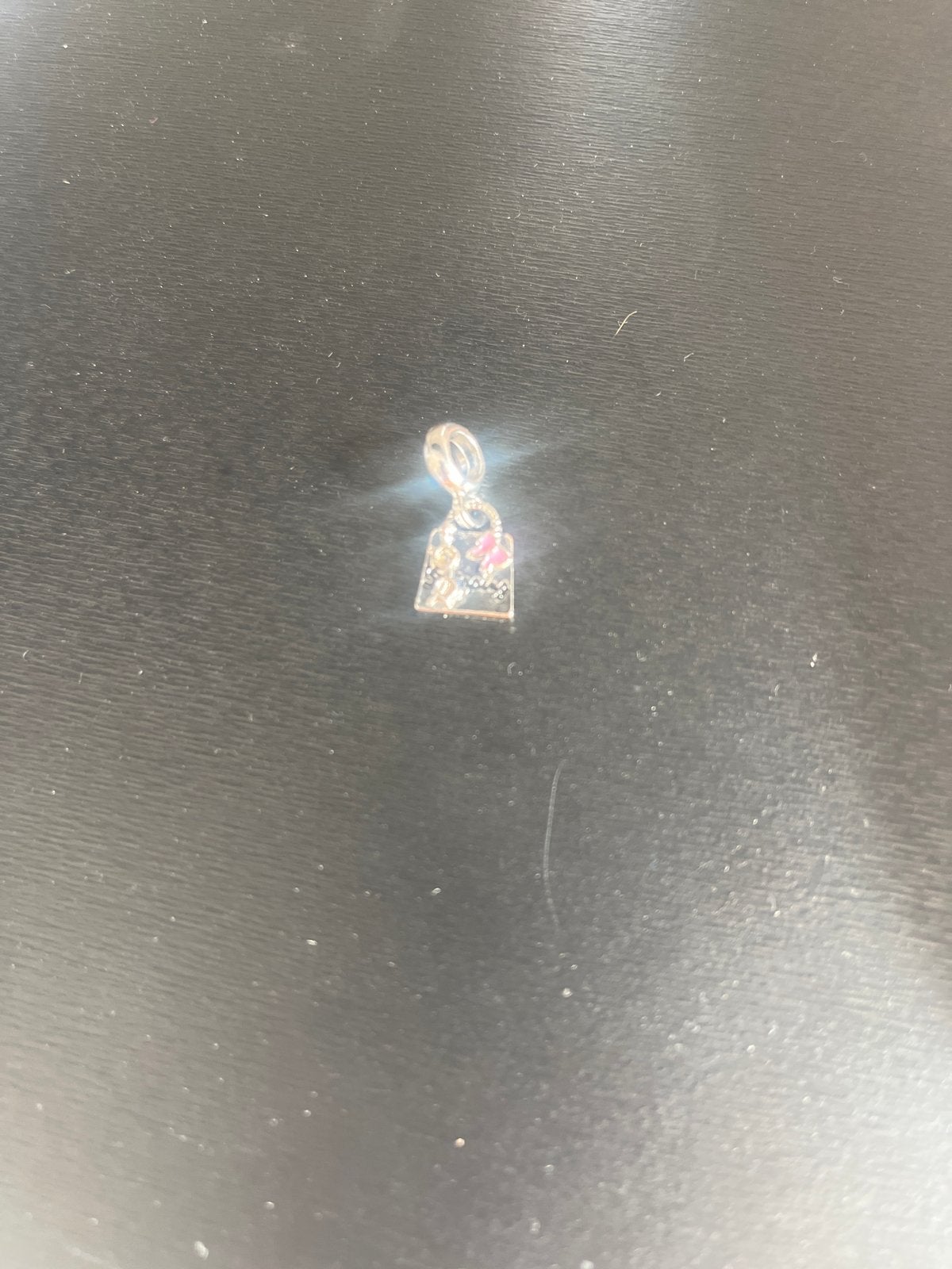 Zilveren bedel 'Shopping tasje' met roze en witte steentjes, Overige merken, Ophalen of Verzenden, Zo goed als nieuw, 1 bedel