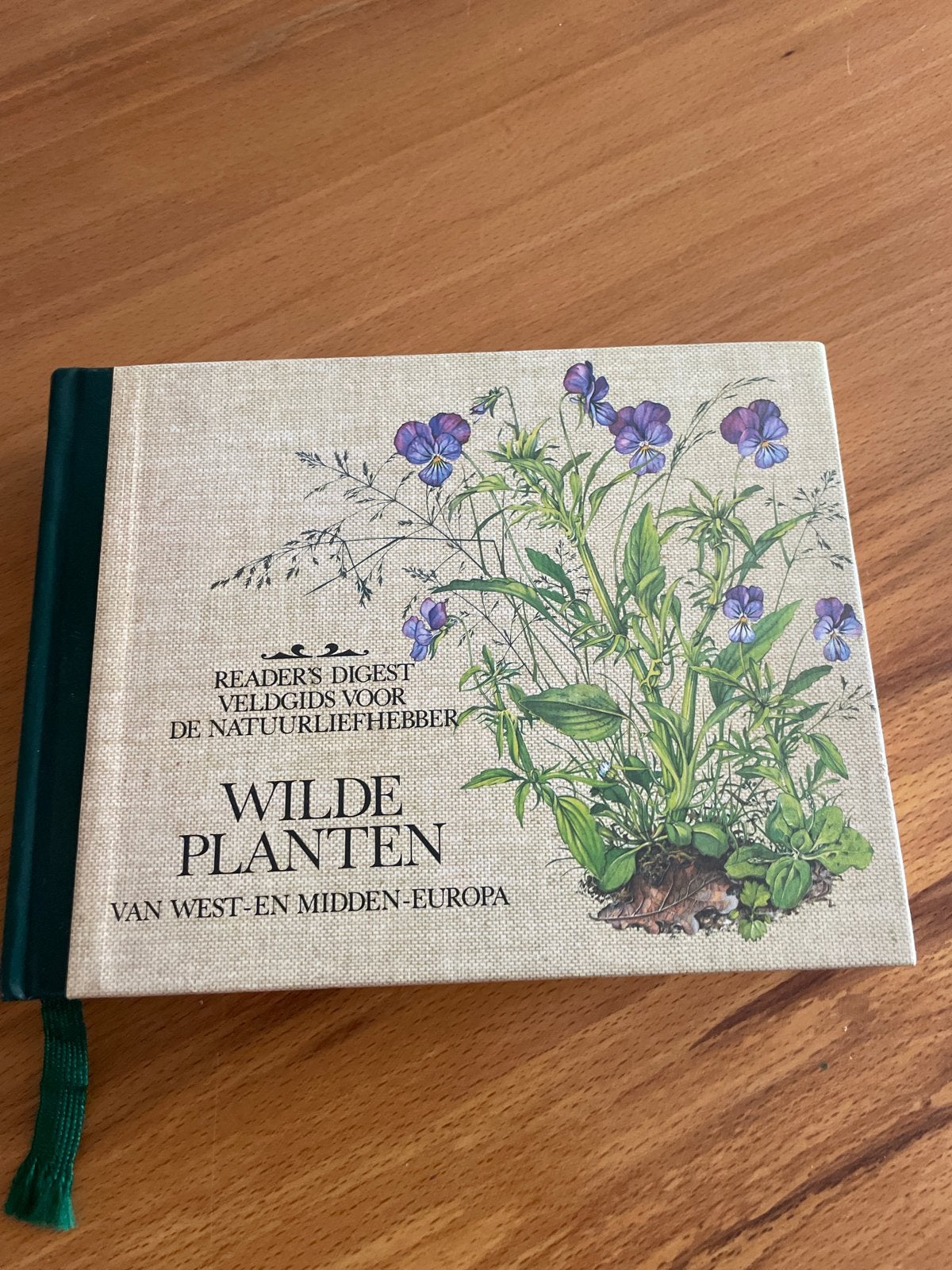 Veldgids Wilde Planten van West- en Midden-Europa, Boeken, Ophalen, Zo goed als nieuw, Bloemen, Planten en Bomen