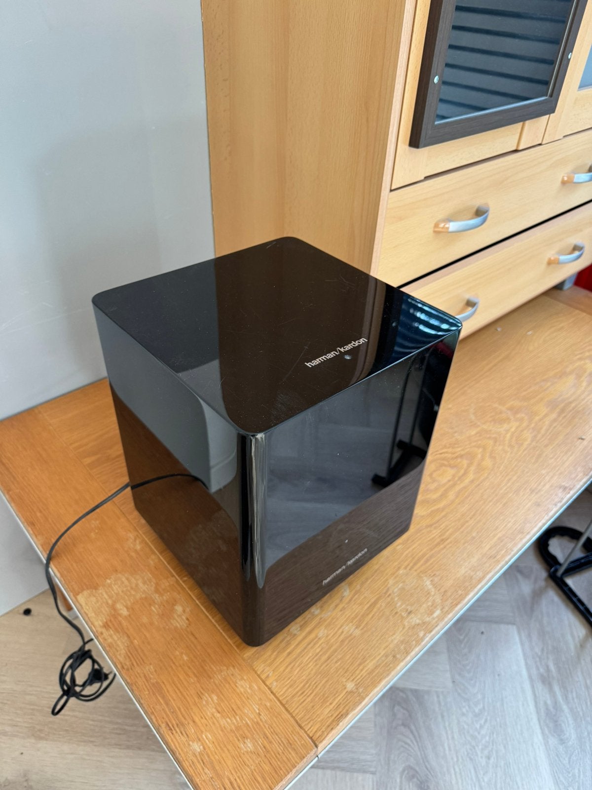 Harman Kardon HKTS 210SUB/230 Subwoofer – Zwart Hoogglans, Ophalen of Verzenden, Zo goed als nieuw, 25 tot 50 cm, Minder dan 100 cm