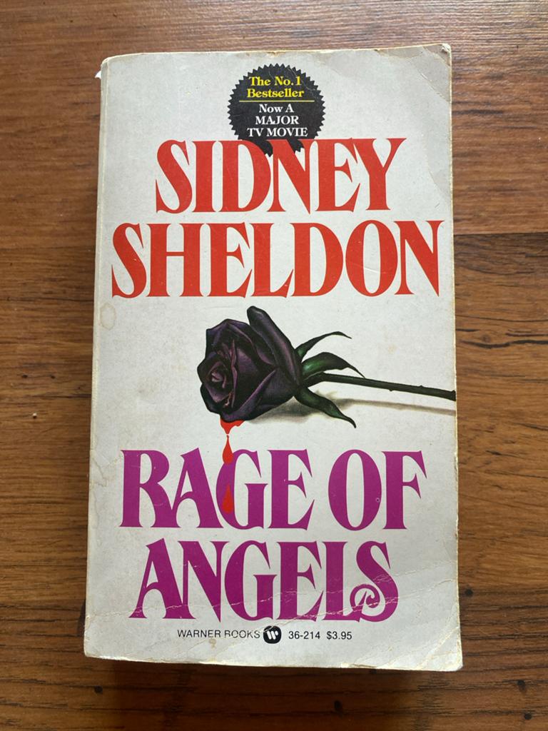 Rage of Angels - Sidney Sheldon (Engelstalig) sprayed edges, Boeken, Romans, Gelezen, Amerika, Ophalen of Verzenden