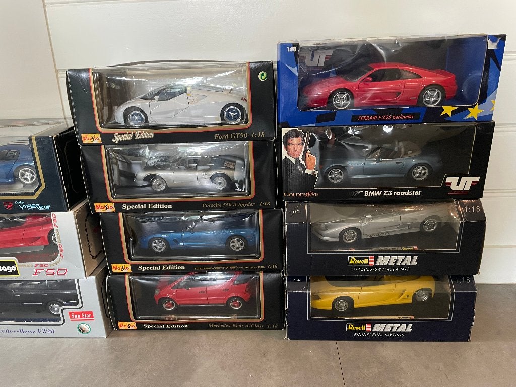Collectie 24 stuks 1:18 Revell, Bburago, Maisto, UT models, Hobby en Vrije tijd, Ophalen, Gebruikt, Auto, Overige merken