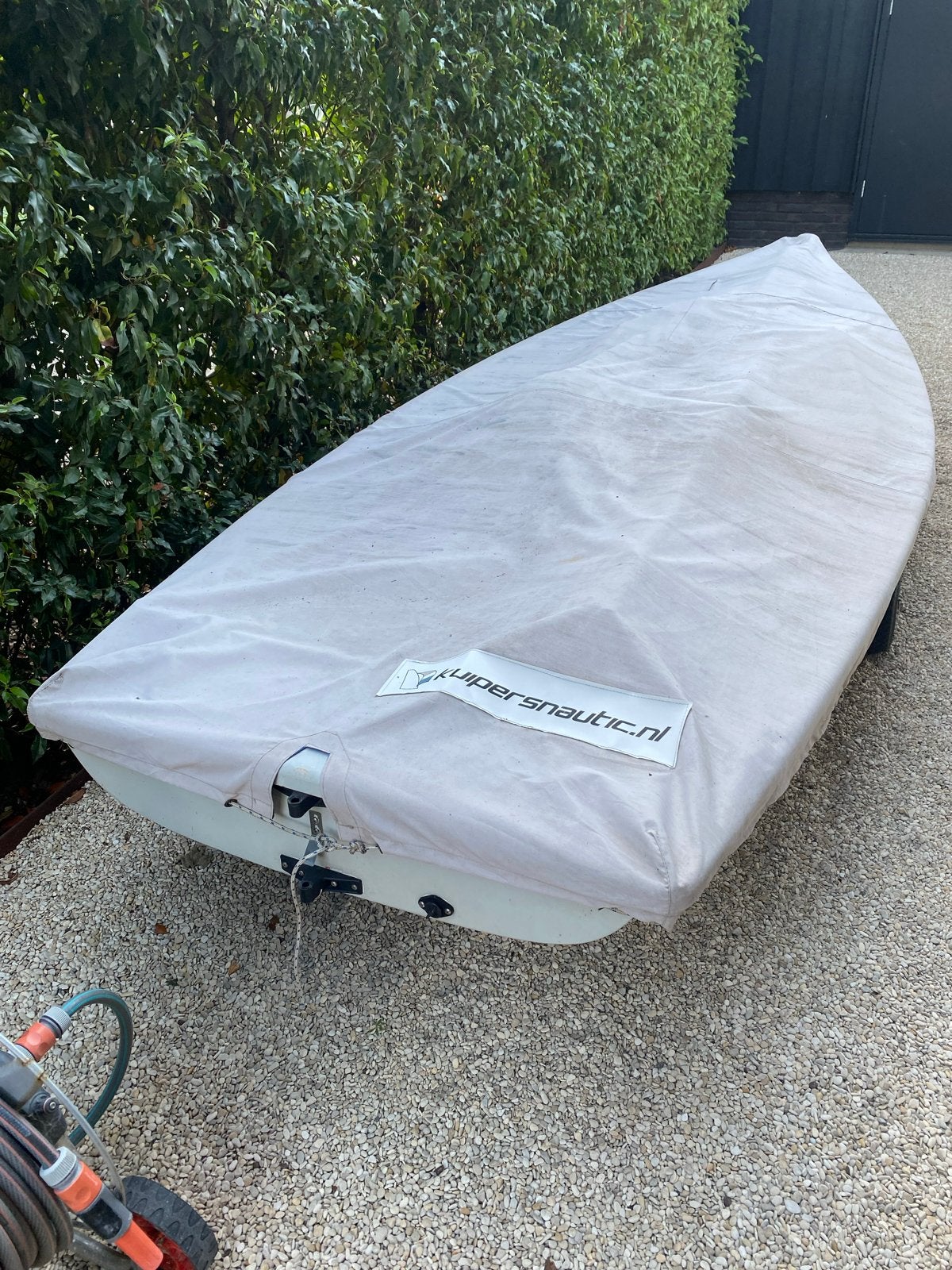 Volledig compleet Laser zeilboot met haven trailer, Watersport en Boten, Open zeilboten, Ophalen, Gebruikt, Laser, Polyester