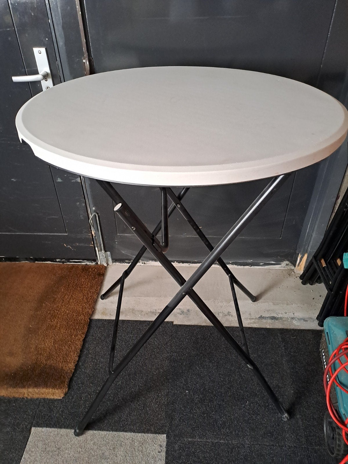 staantafel met 8 krukken, Ophalen, Zo goed als nieuw
