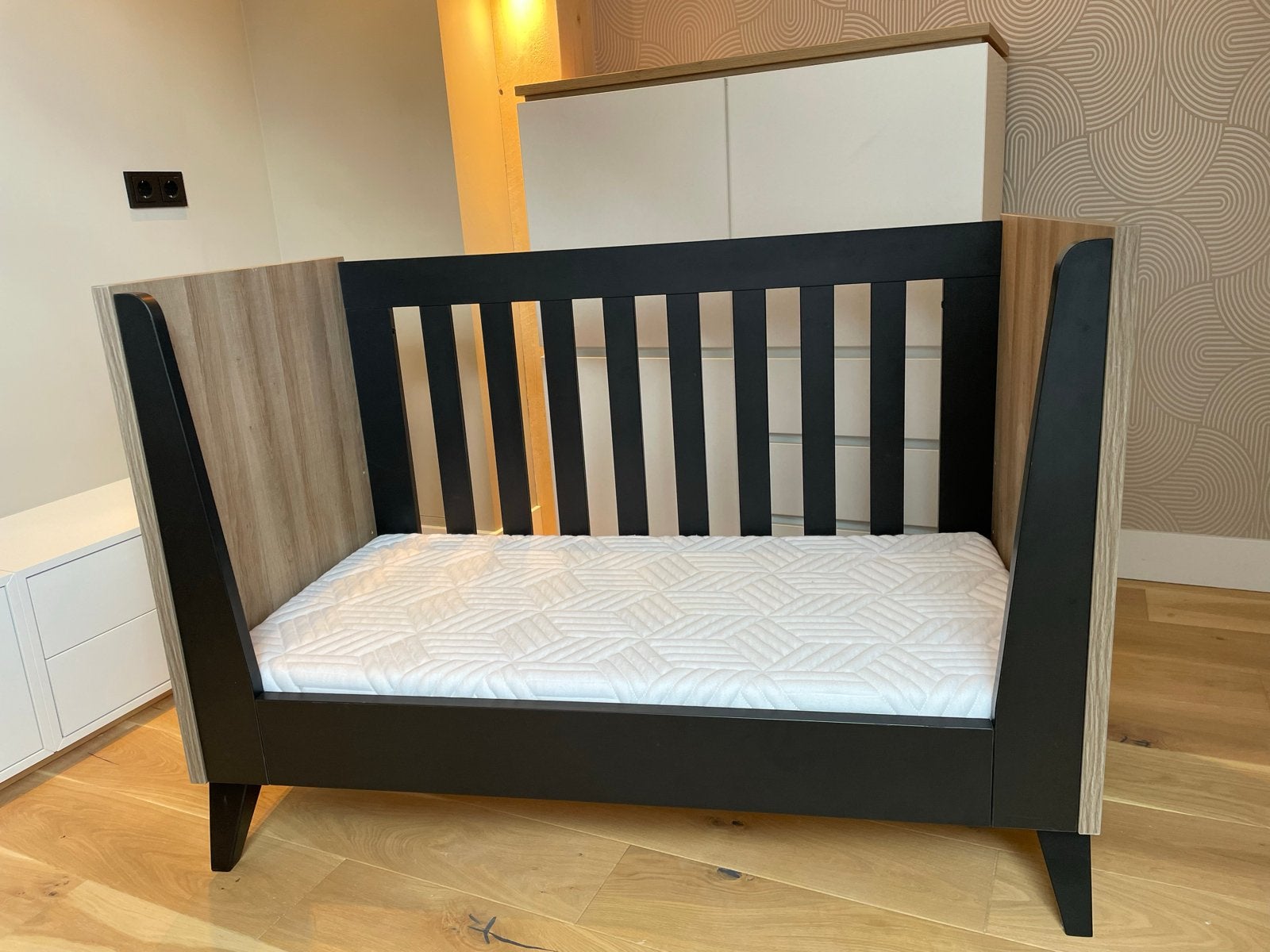 Interbaby ledikant en commode - Rook- en diervrij huis, Kinderen en Baby's, Babywiegjes en Ledikanten, Ophalen, Zo goed als nieuw