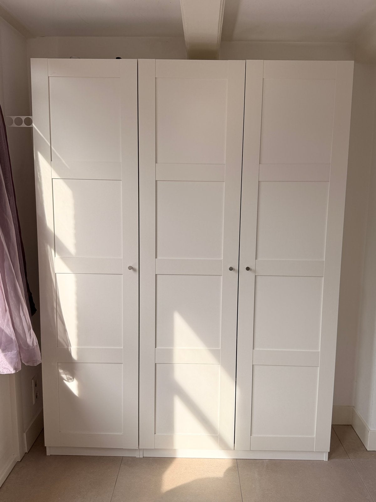 LARGE WHITE WARDROBE WITH DRAWERS & HANGING SPACE, 50 tot 100 cm, Zo goed als nieuw, 150 tot 200 cm, 25 tot 50 cm