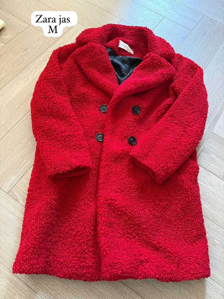Rode teddy jas van Zara, maat M, perfect voor de lente, Ophalen of Verzenden, Gedragen, Maat 38/40 (M), Rood