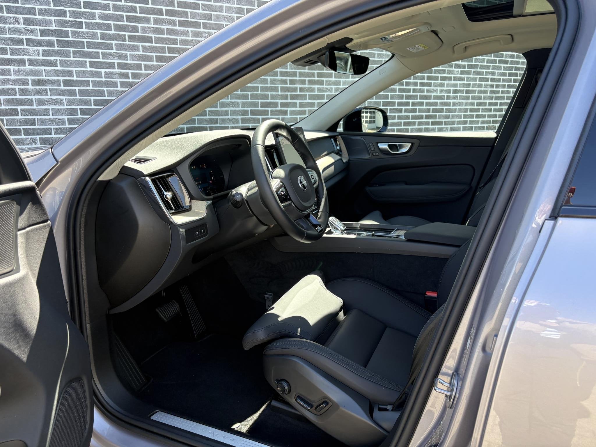 Volvo XC60 2.0 T6 Plug-in Hybrid AWD Plus Dark | PHEV | Face, Auto's, Gebruikt, Euro 6, 4 cilinders, 180 min