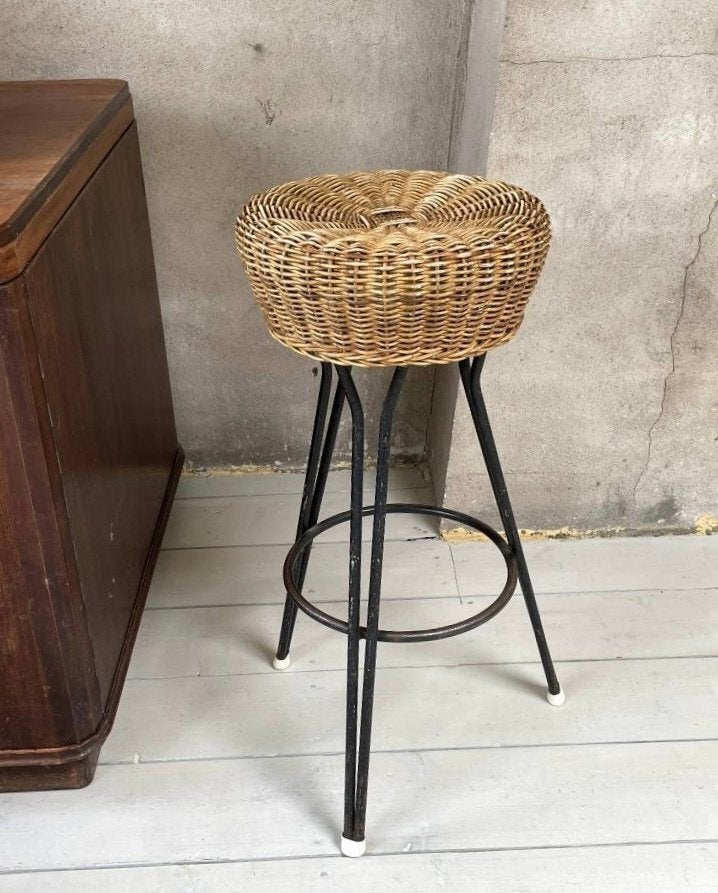 barkruk kruk rotan metaal vintage Rohé Noordwolde stijl, Huis en Inrichting, Barkrukken, Ophalen, Metaal, Gebruikt, 60 tot 90 cm