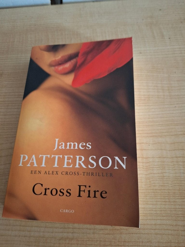 boek cross fire james patterson, Ophalen of Verzenden, Zo goed als nieuw