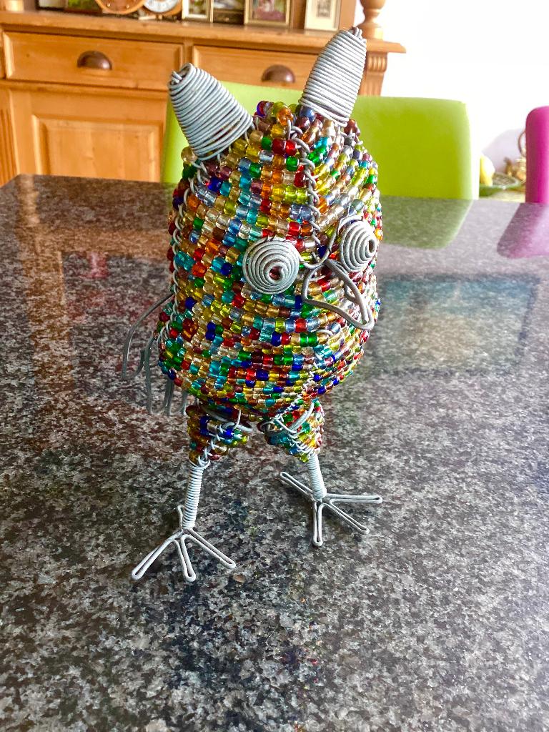 Beeld, uil, kralen, metaaldraad, handgemaakt, Afrika, Antiek en Kunst, Kunst | Beelden en Houtsnijwerken, Minder dan 20 cm, Overige materialen