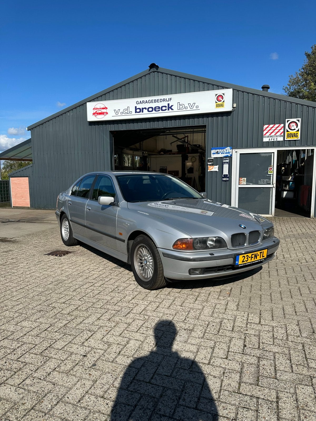 BMW 5-Serie 2.5 I 523 AUT 2000 Grijs, Auto's, Automaat, 2494 cc, Grijs, Particulier
