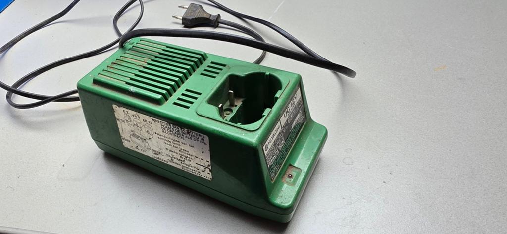Hitachi UC 12Y Oplader - 12V Acculader, Ophalen of Verzenden