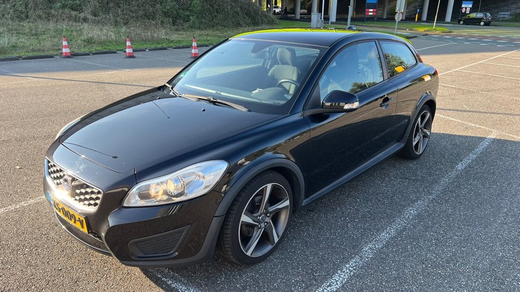 Volvo C30 1.6 D2 2011 Zwart | 214.000 km | APK tot feb 2027, Auto's, Voorwielaandrijving, Zwart, 4 cilinders, 4 stoelen