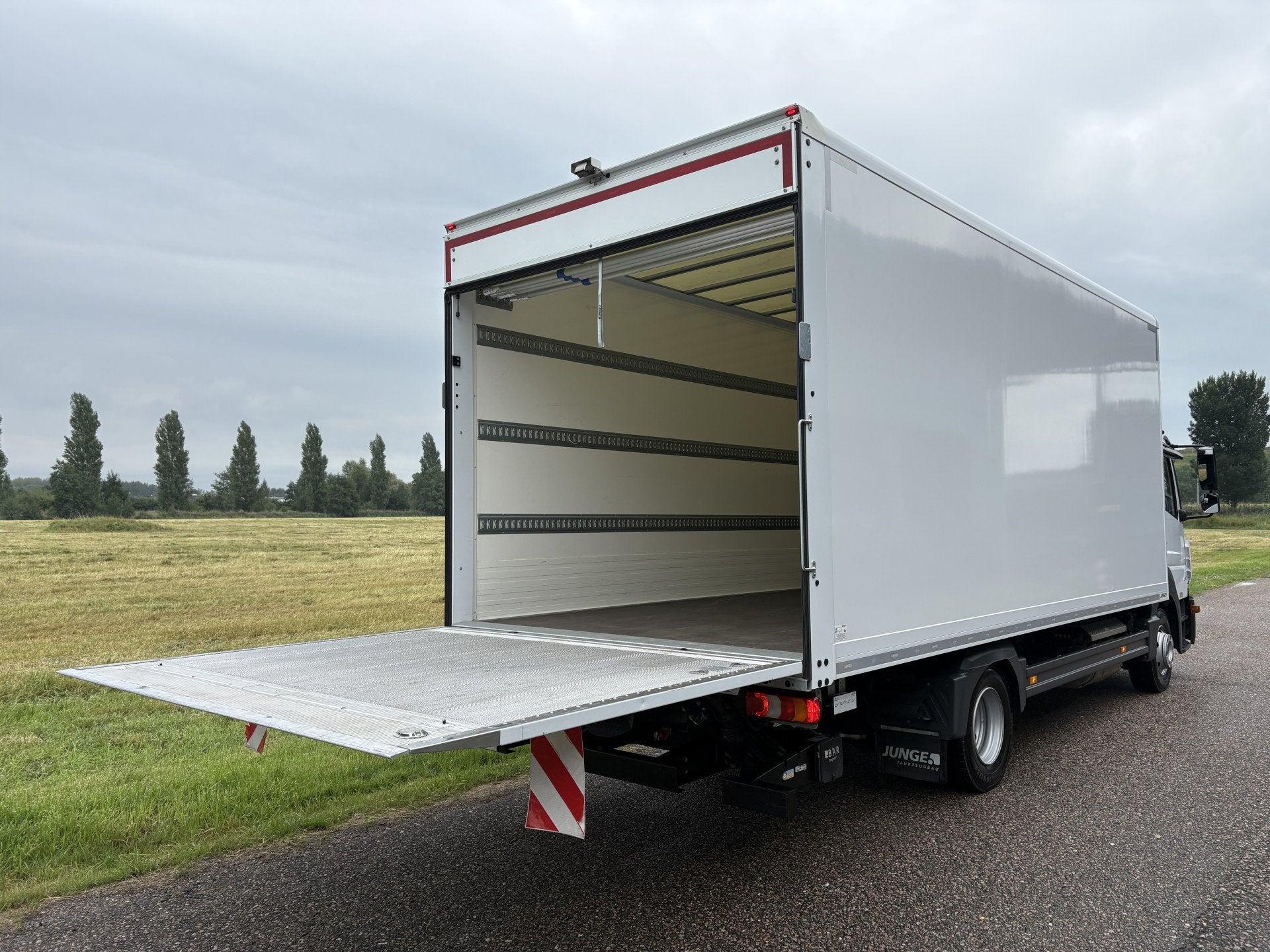 Mercedes-Benz Atego 821 BL Euro6 Automaat Bakwagen / 3 zitpl, Auto's, Vrachtwagens, Automaat, Wit, Mercedes-Benz, Bedrijf