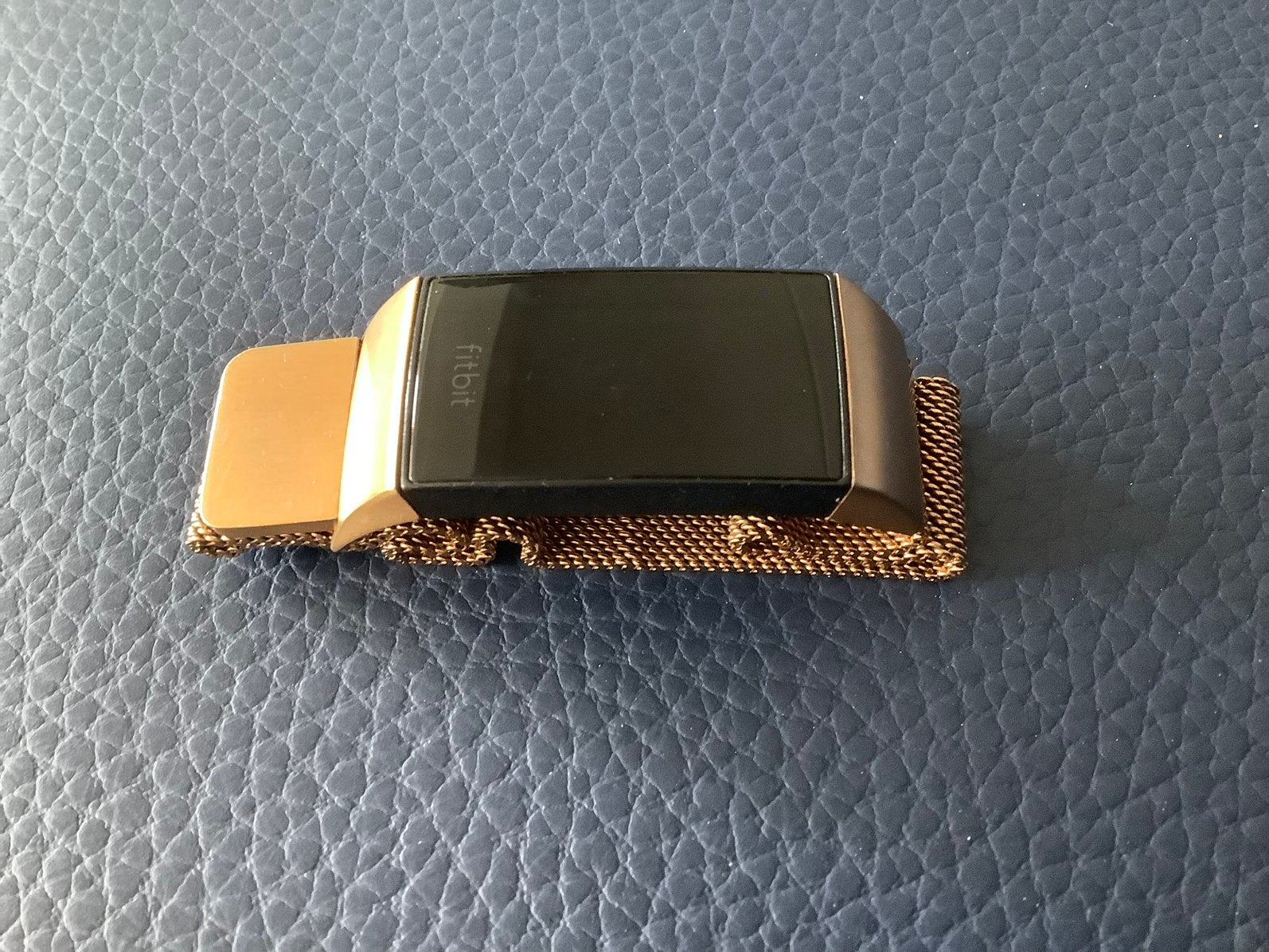Fitbit Charge 4 (Rosé Goud) + Oplader & Luxe Milanese Band, Gebruikt, Zwart, IOS, Ophalen of Verzenden