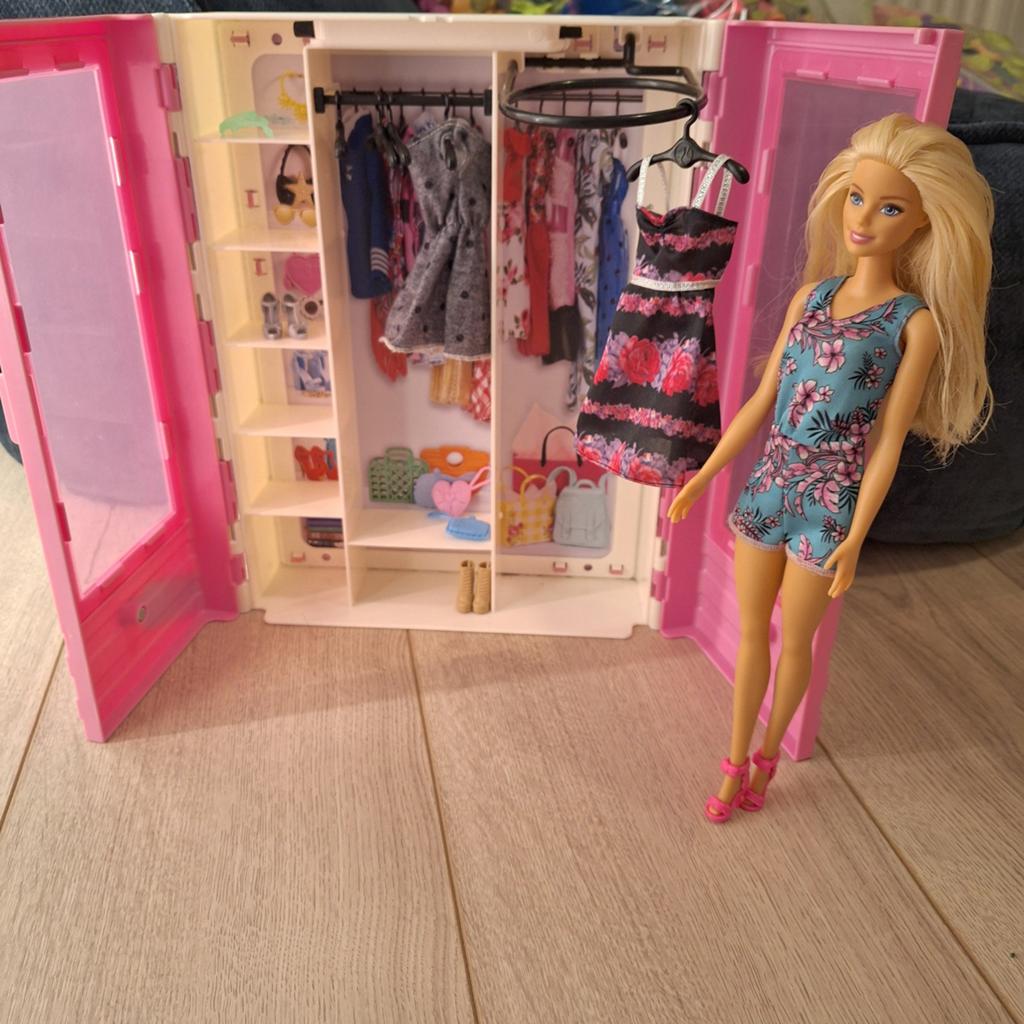 Barbie Kledingkast met Barbiepop en Accessoires, Kinderen en Baby's, Speelgoed | Poppen, Ophalen, Gebruikt, Barbie