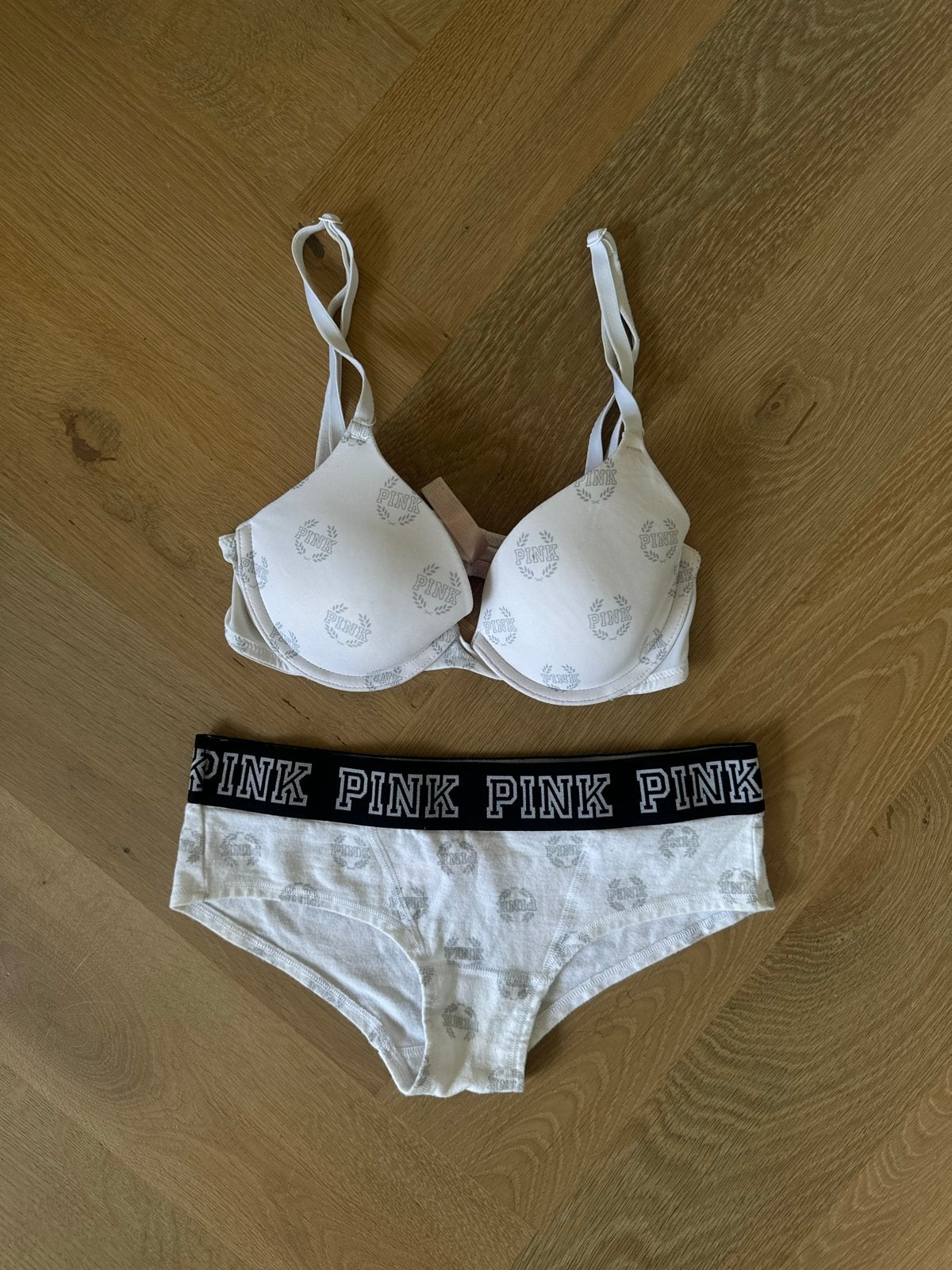 Victoria's Secret BH set maat XS/70B, Ophalen of Verzenden, Wit, Setje