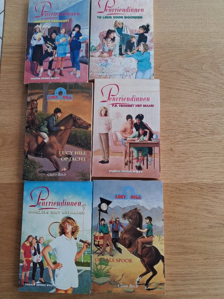 4 boeken Penvriendinnen 2 boeken Lucy Hill, Ophalen, Zo goed als nieuw