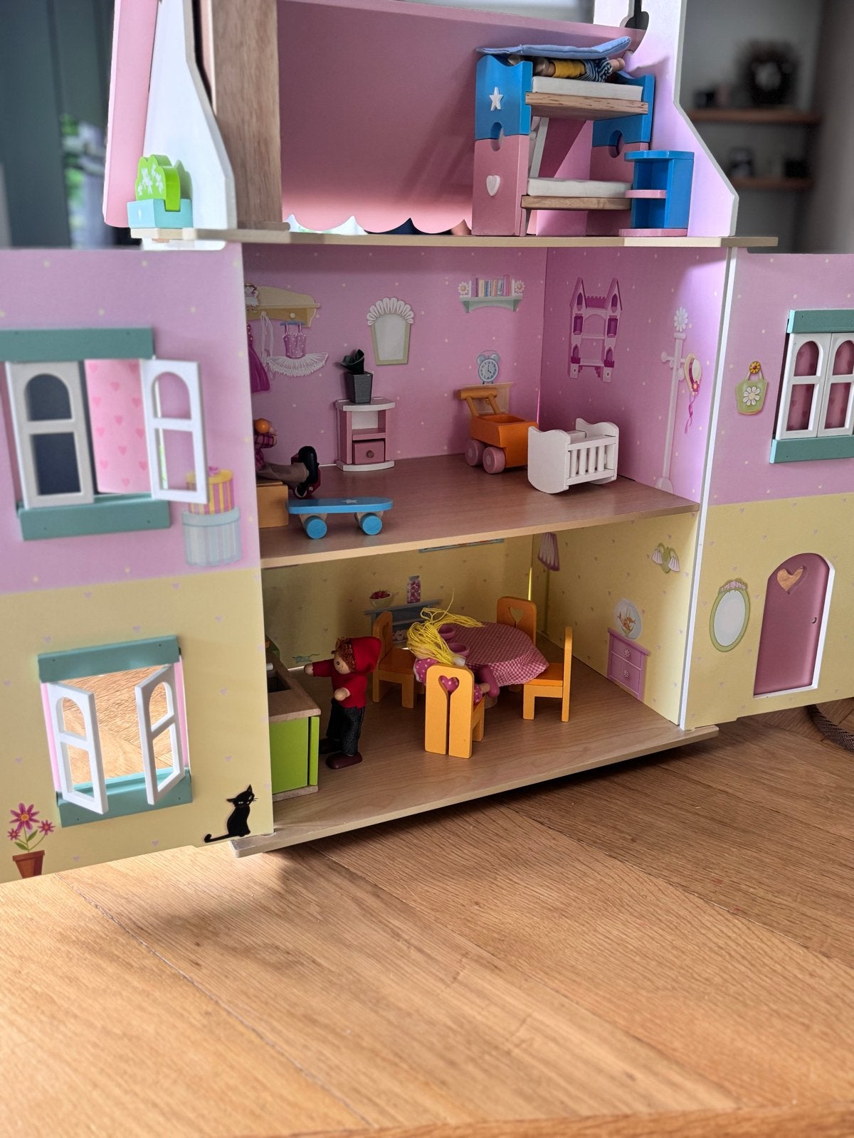 Le Toy Van Poppenhuis met meubels en poppen, Ophalen of Verzenden, Zo goed als nieuw, Poppenhuis