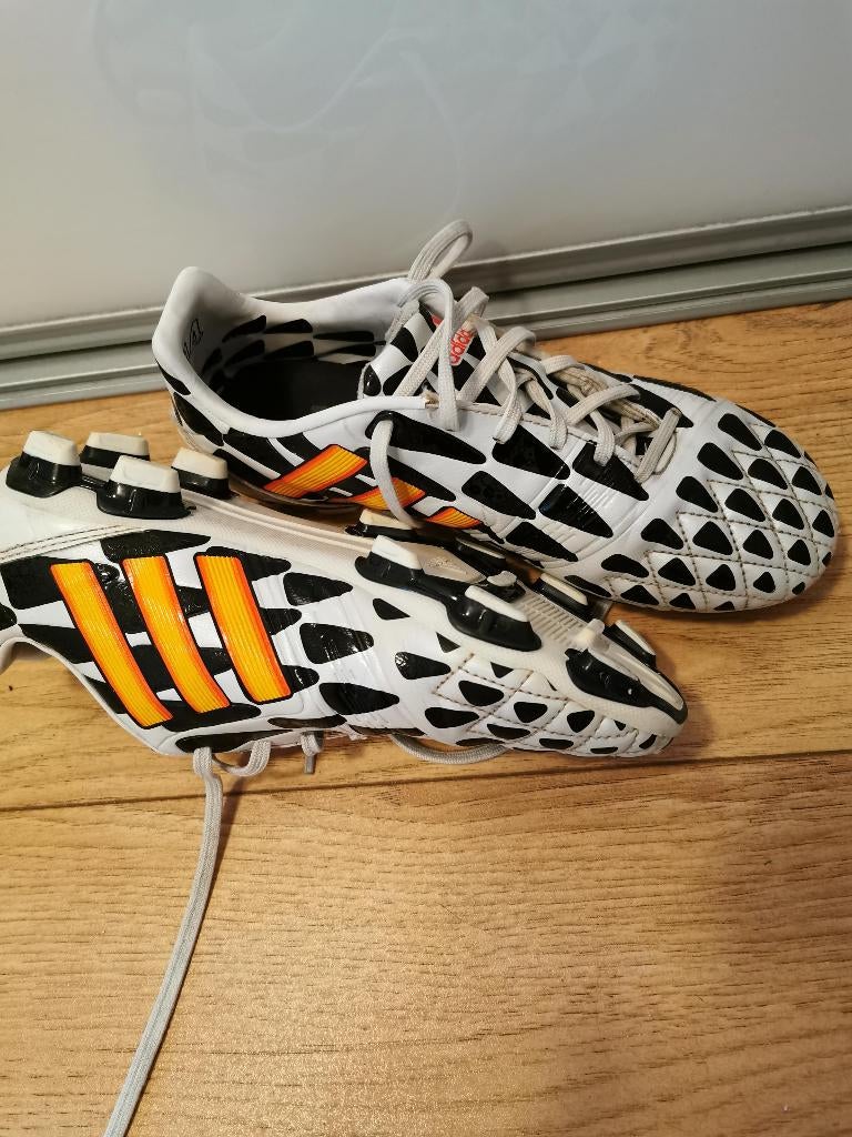 Diverse voetbalschoenen veld en zaal (Adidas, Lotto, Nike), Sport en Fitness, Voetbal, Zo goed als nieuw, Schoenen, Maat XS of kleiner