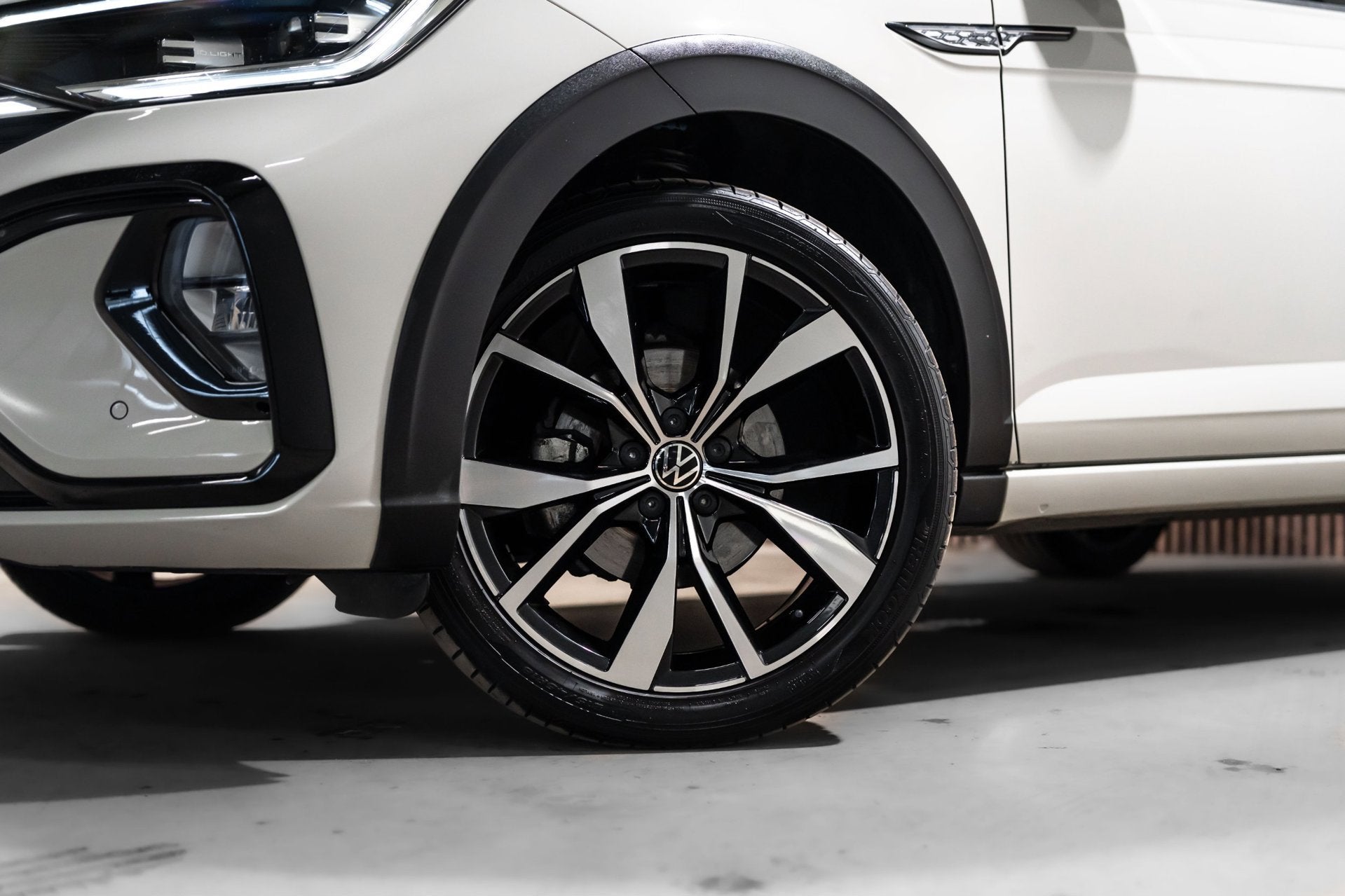 Volkswagen TAIGO 1.5 TSI R-Line DSG PANO IQ, Dealer onderhouden, 4 cilinders, 150 pk, 1197 kg