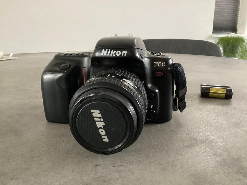 Nikon F50 analoge spiegelreflex camera, Audio, Tv en Foto, Fotocamera's Analoog, Ophalen of Verzenden, Gebruikt, Spiegelreflex