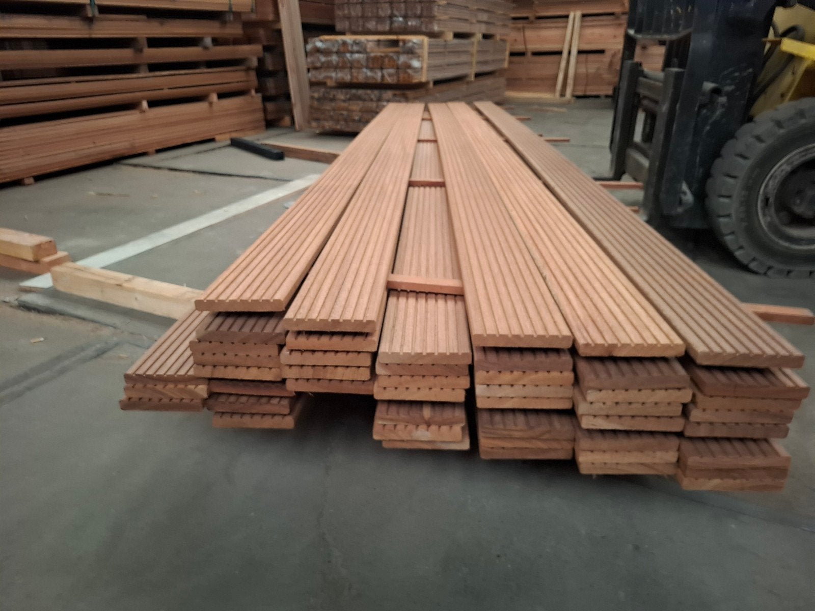 Partij 37 st hardhout vlonderplanken 420 cm bezorgen mogelij, Tuin en Terras, Ophalen, Nieuw, A, Hout