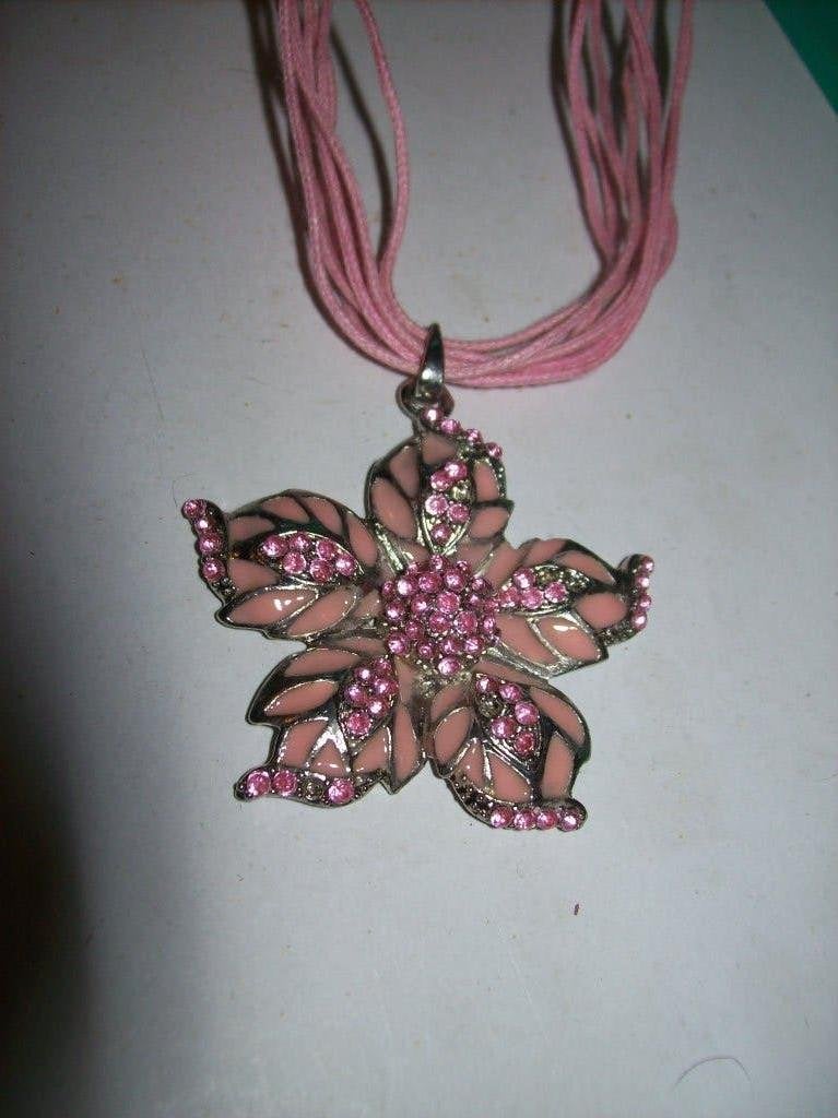 Ketting Roze  Koorden Mooie Bloem Hanger strass steen, Met strass, Nieuw, Ophalen of Verzenden, Steen of Mineraal