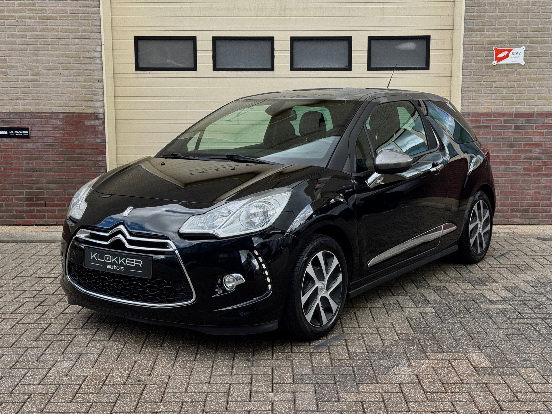 Citroen DS3 1.2 VTi So Chic Fab. NWE Distributie|Leder|Navi|, Voorwielaandrijving, Euro 5, Gebruikt, 1199 cc