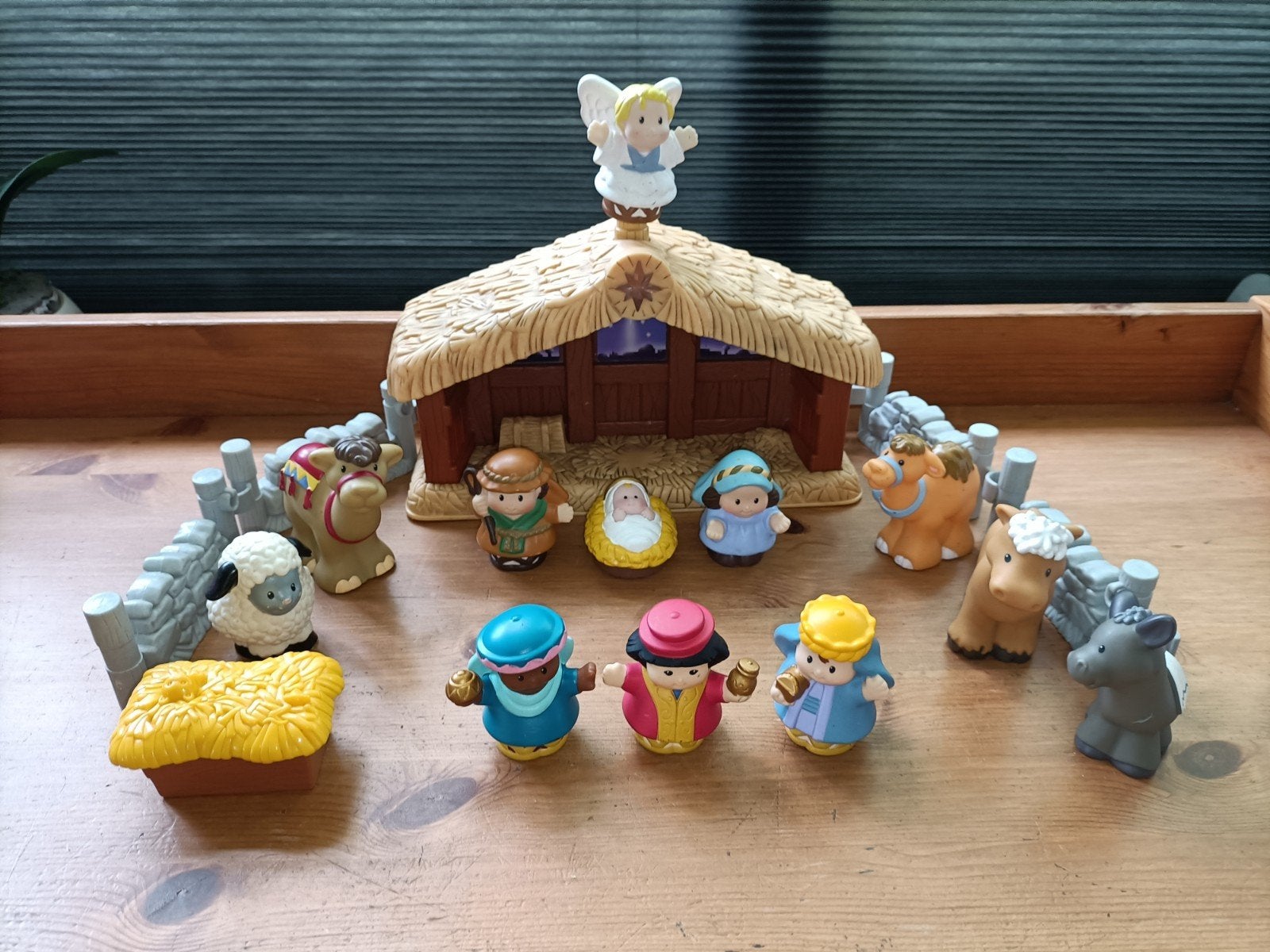 Little people kerststal met liedje en lichtje in de ster, Kinderen en Baby's, Speelgoed | Fisher-Price, Zo goed als nieuw, Speelset