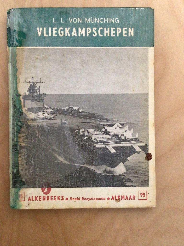 Boekje Vliegkampschepen - L.L.. Von Münching, Gelezen, Niet van toepassing, Marine, Ophalen of Verzenden