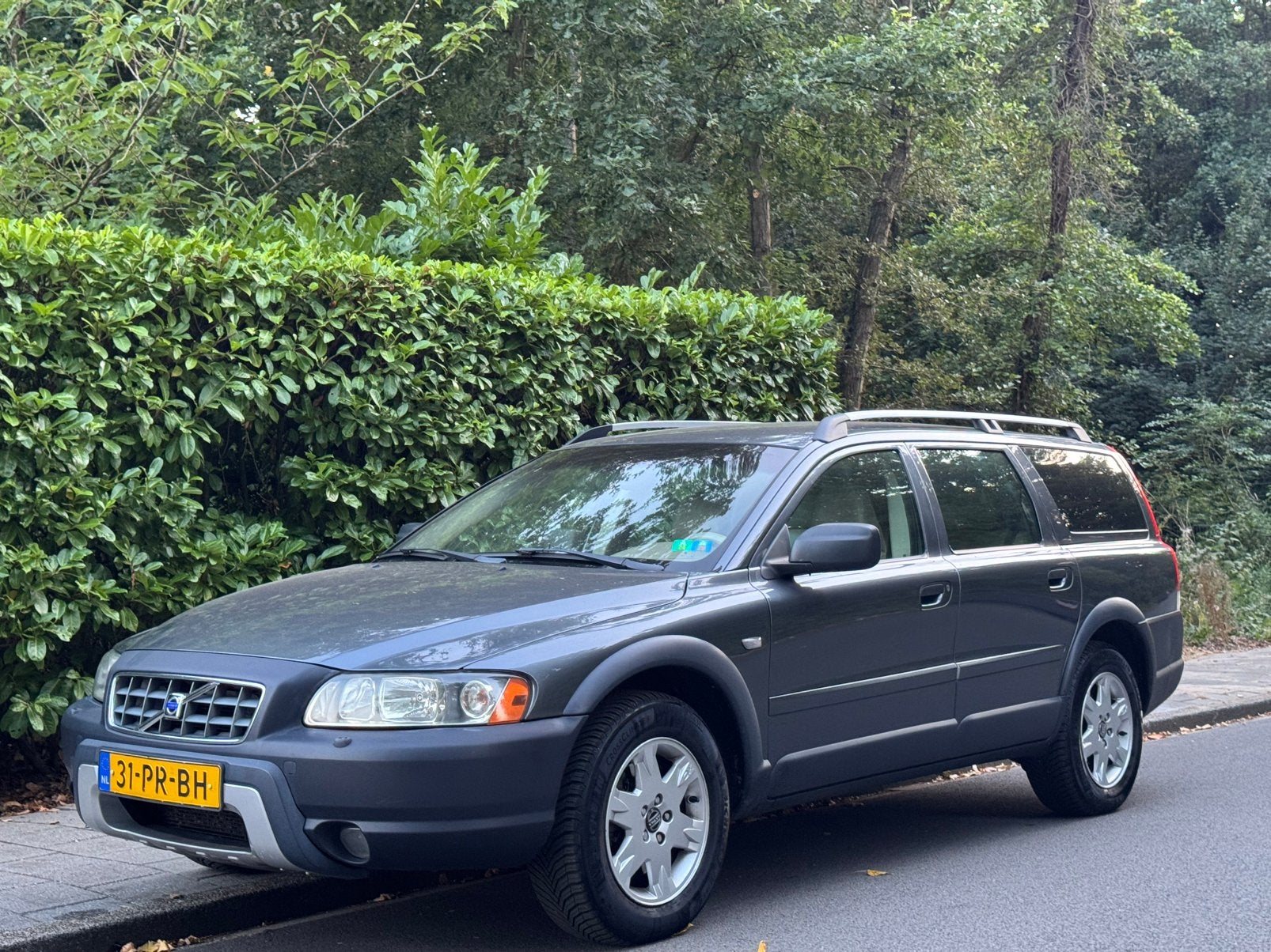 Volvo XC70 2.5 T AWD Geartronic 2004 Grijs, Auto's, Volvo, Automaat, 1800 kg, XC70, 2521 cc