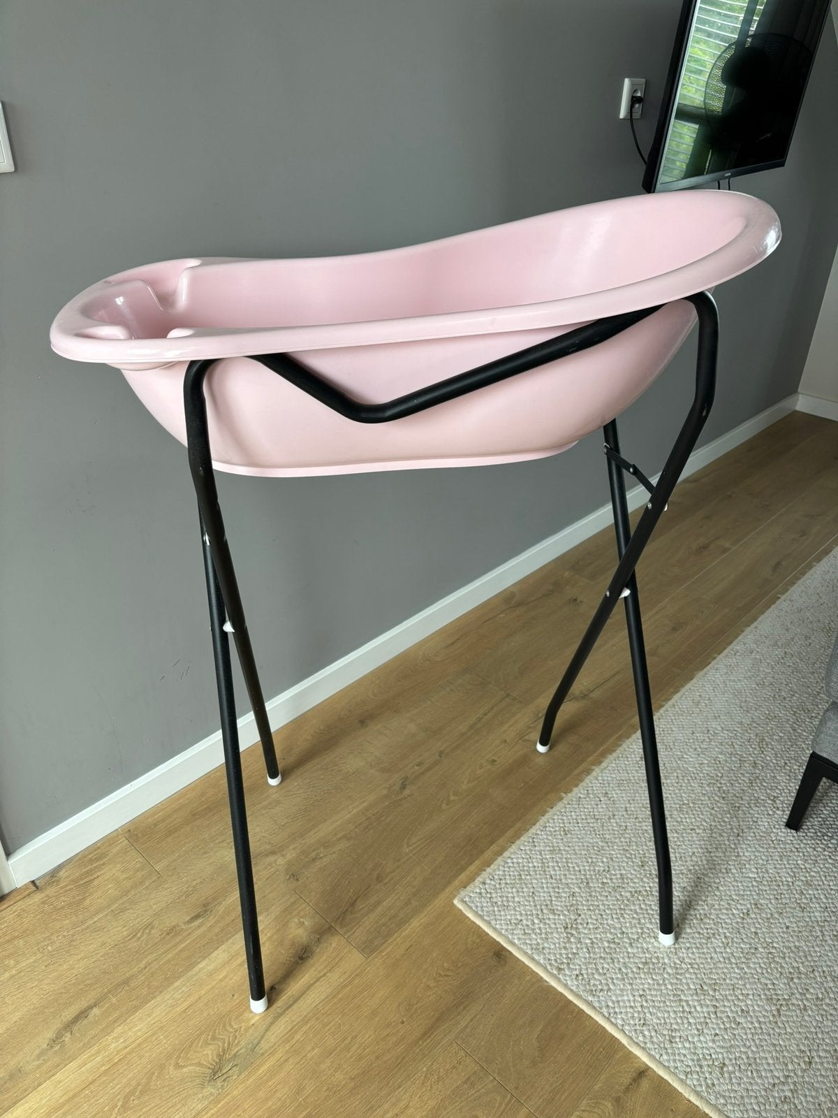 Roze babybadje met standaard - In goede staat, Ophalen, Zo goed als nieuw, Badje, Standaard