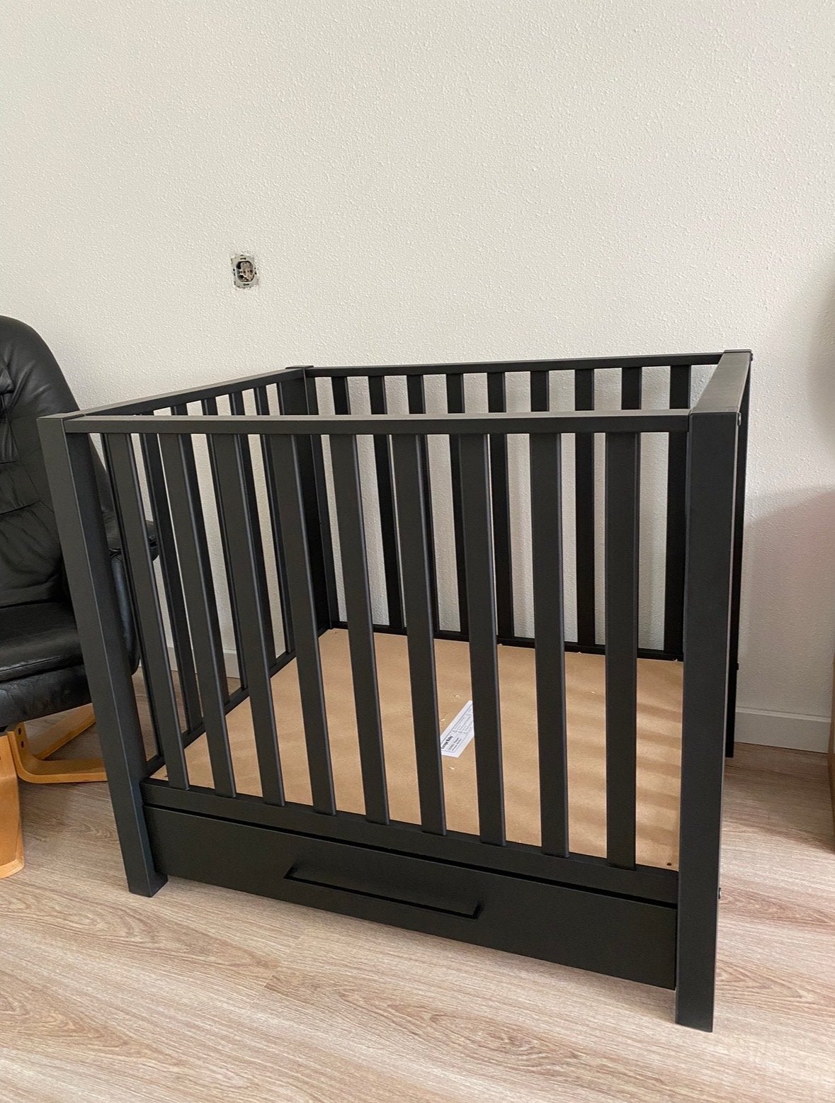 Zwarte box met lade, boxmatras en 2 boxkleden, Ophalen, Gebruikt, Overige typen