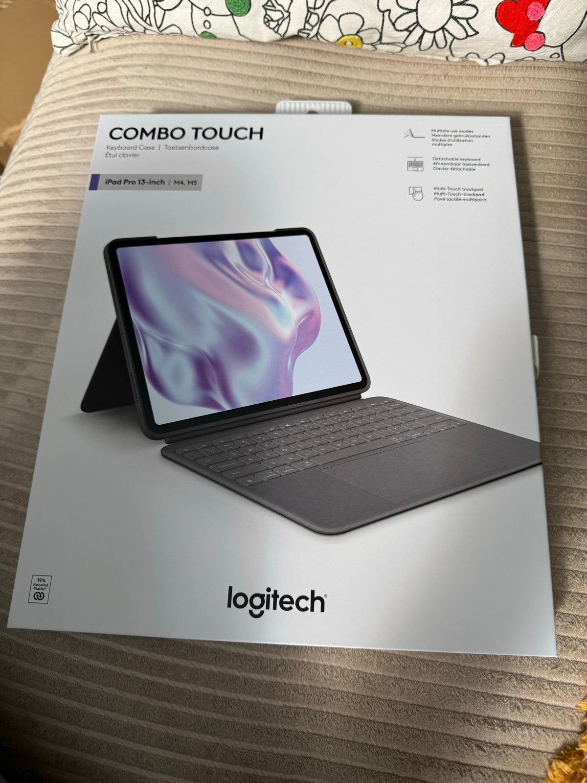 Foto 2 van Logitech Combo Touch iPad Pro 13-inch (M4,M5