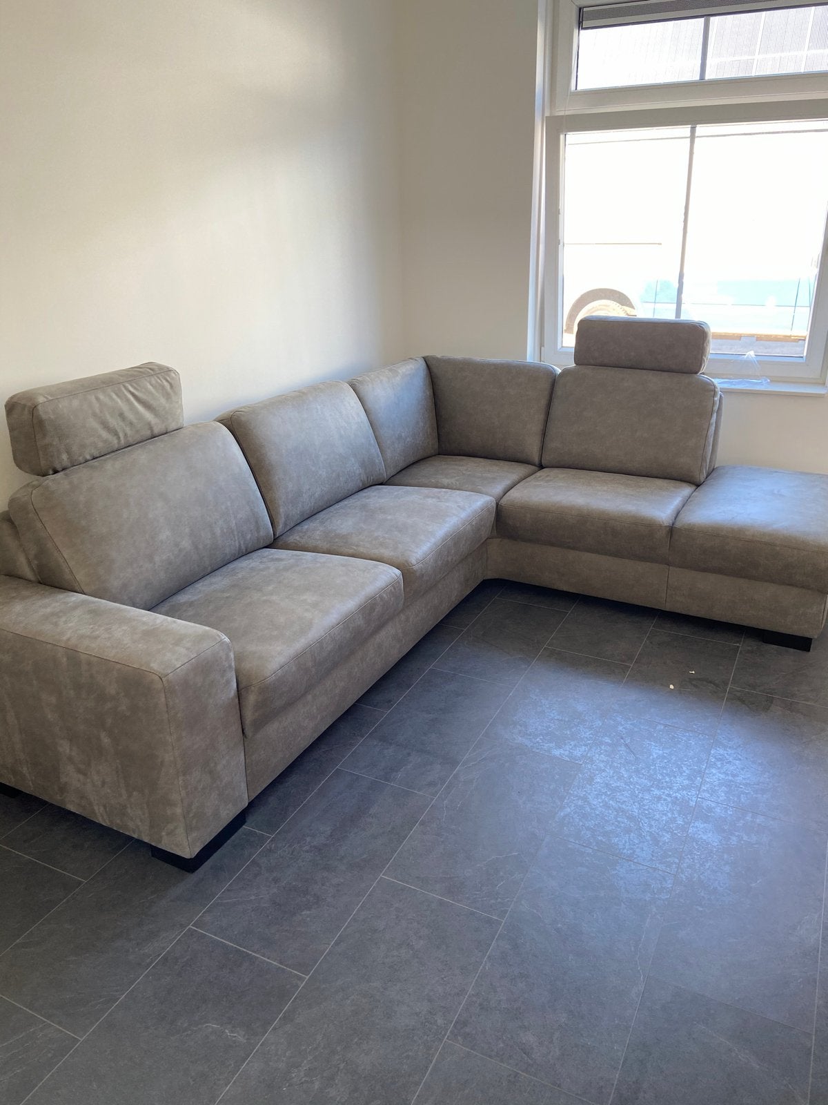 Moderne Hoekbank met Verstelbare Hoofdsteun, Huis en Inrichting, Banken | Bankstellen, Ophalen, 250 tot 300 cm, Gebruikt, 100 tot 125 cm