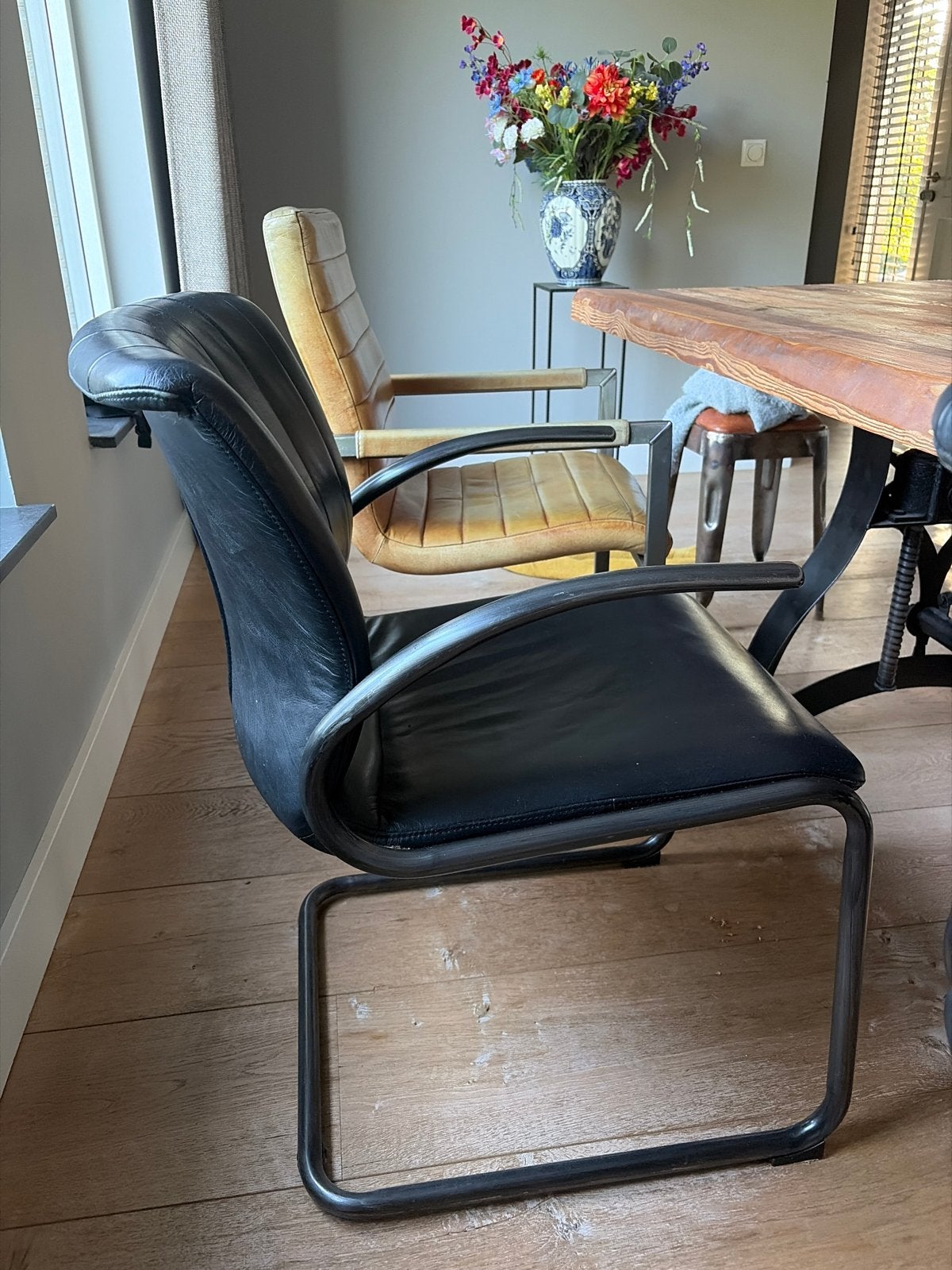 Zwarte leren eetkamerstoelen met armleuning, Ophalen, Gebruikt, Zwart, Leer