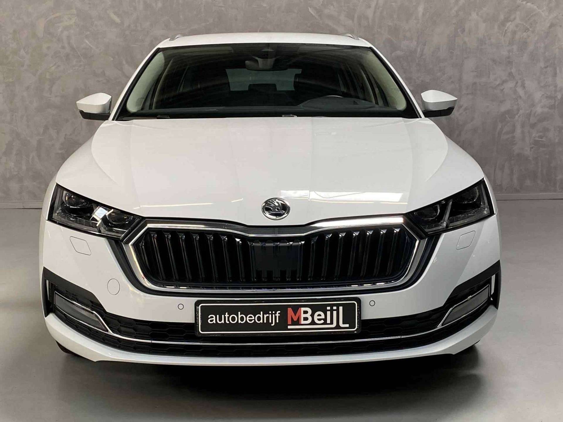 Skoda Octavia Combi 1.4 TSI iV PHEV Business Edition Plus /H, Auto's, Skoda, Gebruikt, Euro 6, 150 pk, Wit