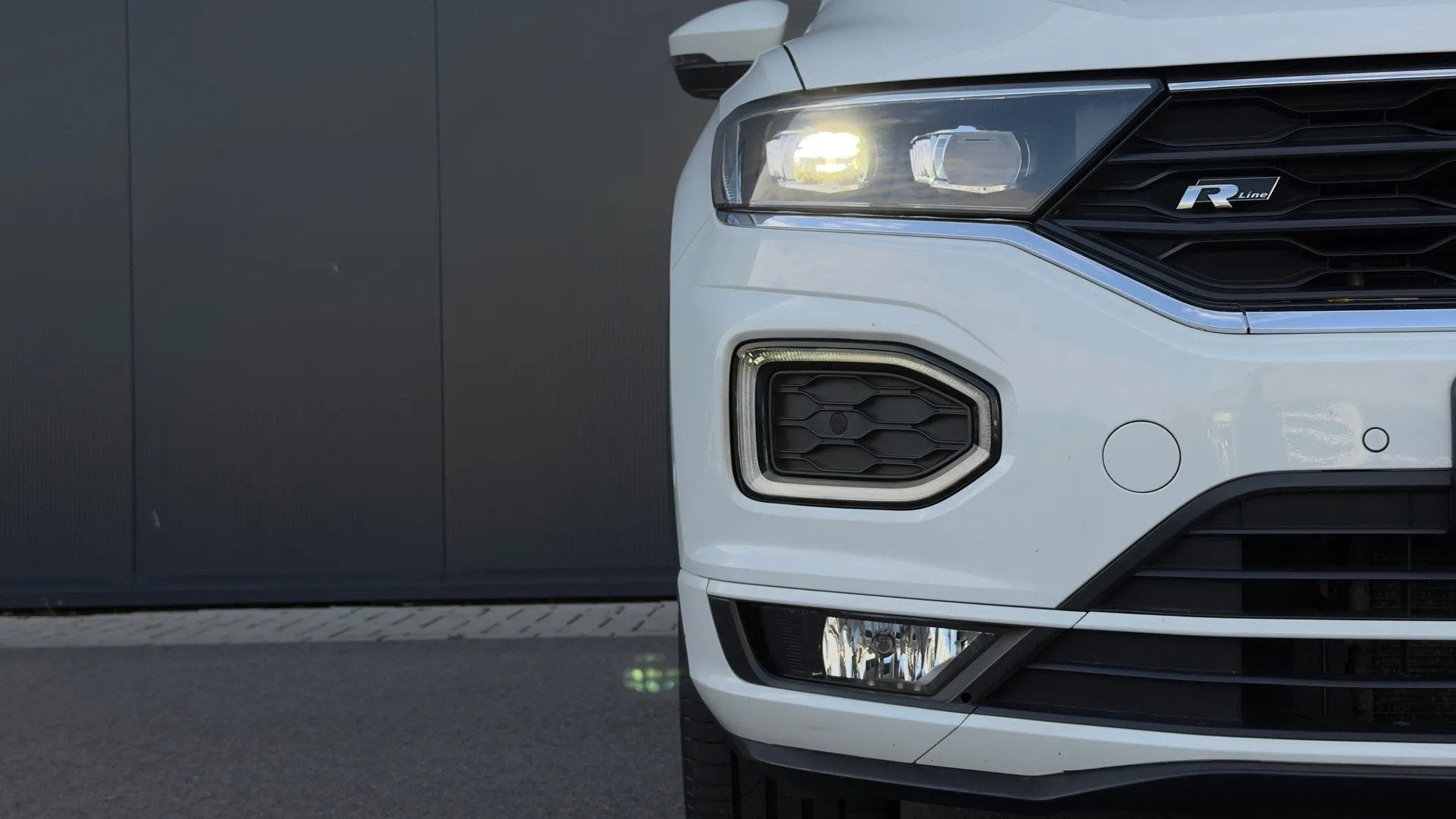 Volkswagen T-Roc 1.5 TSI Sport Business R (bj 2021), 1254 kg, 150 pk, Wit, Bedrijf