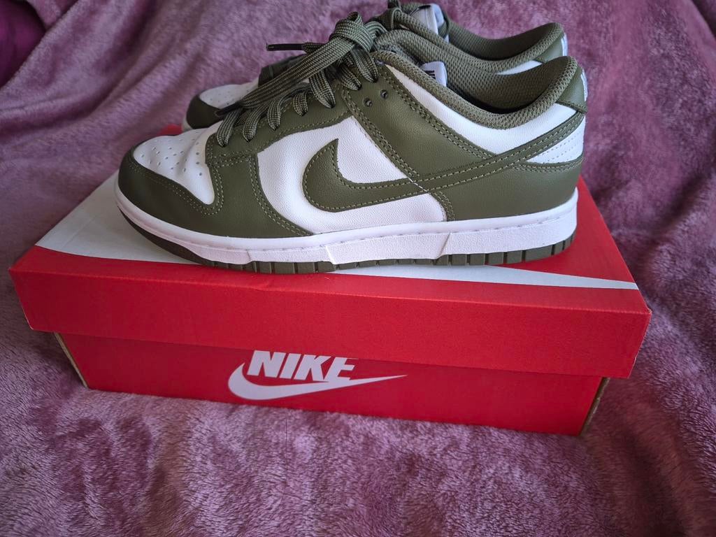 Nieuw sneakers nike dunk low medium olive 39, Nike, Nieuw, Ophalen of Verzenden, Sneakers of Gympen
